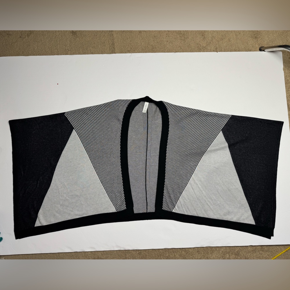 lululemon athletica Black and Gray Poncho